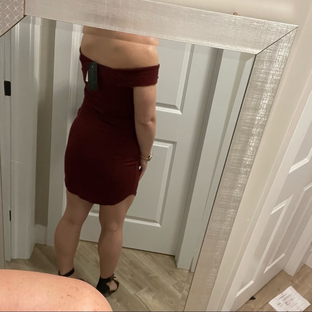 NWT Burgendy off the shoulder dress - Picture 4 of 4